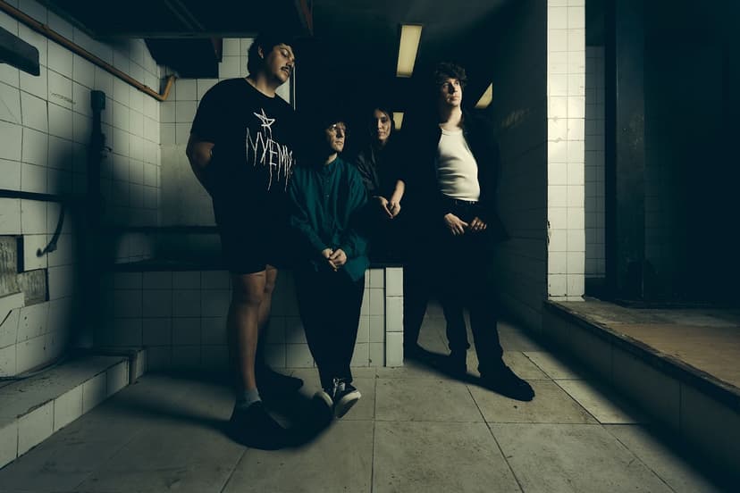 Banda Supervão lança “Amores e Vícios da Geração Nostalgia” em edição deluxe, com releituras, participações e bônus