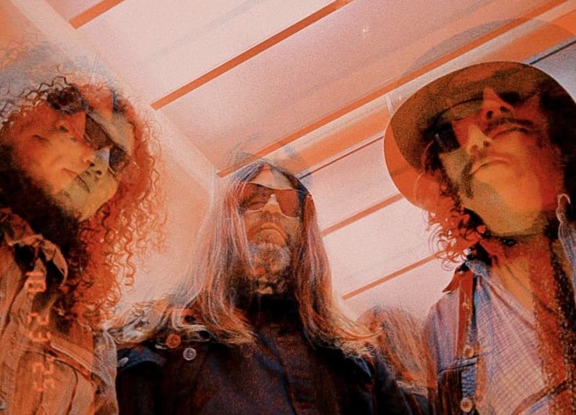 Mamute apresenta peso catártico em álbum “Perante o Sol”. Ouça!