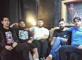 Entre Corvos e Cardeais